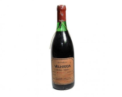 Vinho Tinto Garrafeira Velharia colheita de 1980