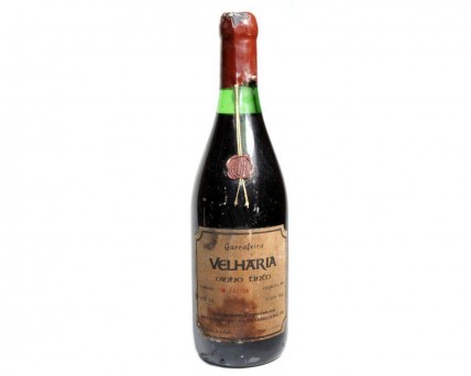 VINHO TINTO VELHARIA DE 1980