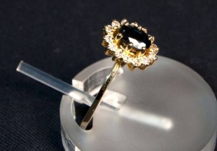 Anel antigo em OURO com DIAMANTES e SAFIRA