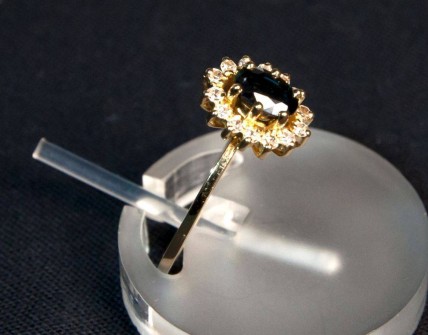 Anel antigo em OURO com DIAMANTES e SAFIRA