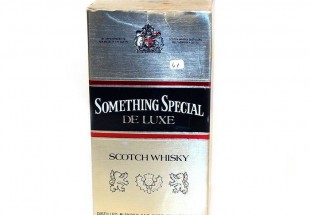 Garrafa de Whisky Something Special de luxe Scotch Whisky, 75cl, com caixa.