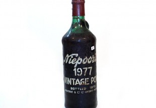 Garrafa de Vinho do Porto NIEPOORT, colheita de 1977