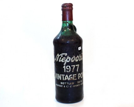 Garrafa de Vinho do Porto NIEPOORT, colheita de 1977