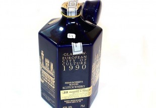 Garrafa de Whisky Blended & Bottled in Glasgow alusiva ao Prémio europeu de Glasgow