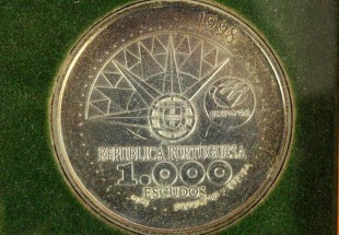 Moedas de Mil escudos e duzentos