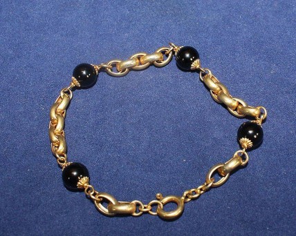 Pulseira em Prata Banhada a Ouro com Pedras Onix