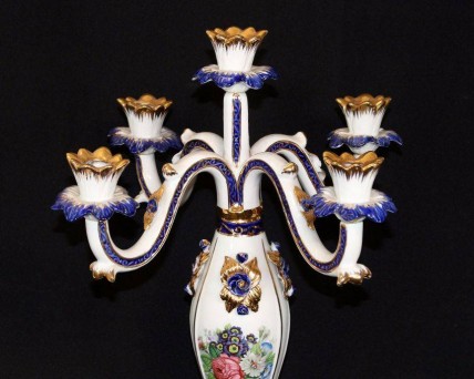 Par de Candelabros em Porcelana da Renomada Marca MYRTUS