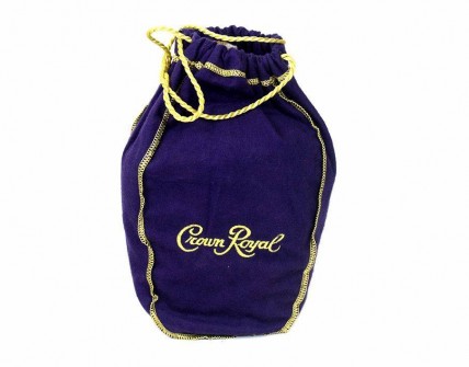 CROWN ROYAL, Fine De Luxe, Blended Canadian Whisky