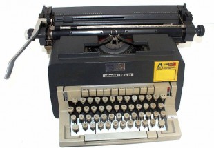 Máquina de escrever Vintage da marca OLIVETTI