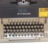 Máquina de escrever Vintage da marca OLIVETTI