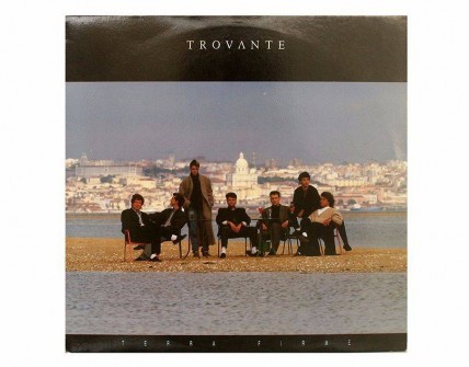 Um Disco de Vinil dos Trovante 