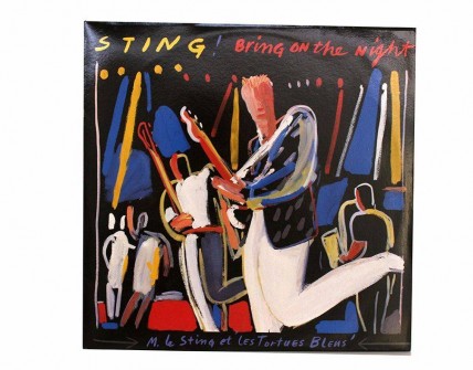 Um Disco de Vinil de Sting 