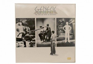 Um Disco de Vinil de Genesis 