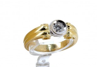 Anel em Ouro de 18K e DIAMANTE