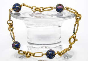 Pulseira em prata dourada com contas em esmalte cloisonné