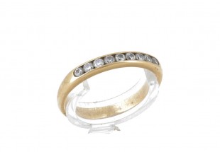 Anel em OURO 18K - 9 DIAMANTES