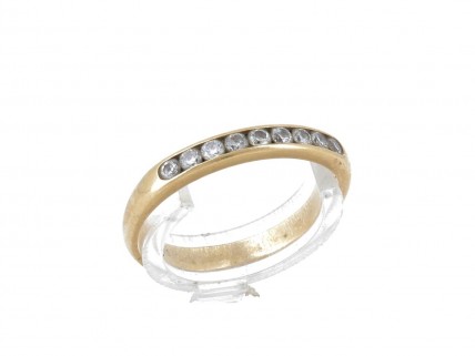 Anel em OURO 18K - 9 DIAMANTES