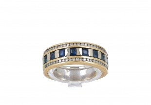 Anel em OURO 18K - 56 DIAMANTES e 8 SAFIRAS